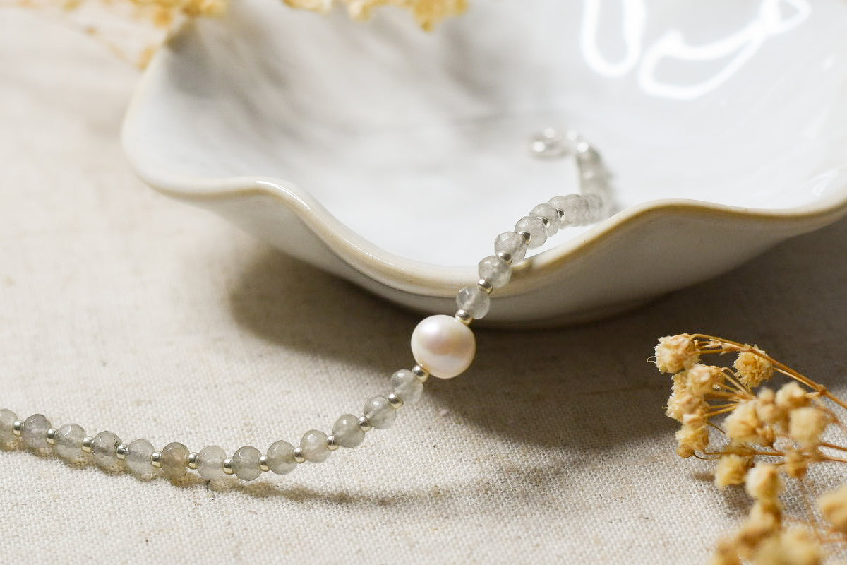 Grey Agate and Freshwater Pearl Bracelet